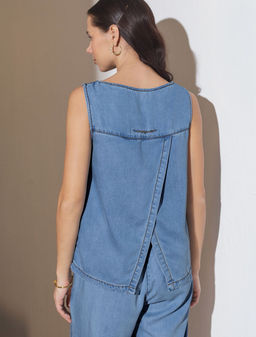 Топ с вырезом лодочка и асимметричным разрезом на спине из джинсового лиоцелла - Vilatte фото 3