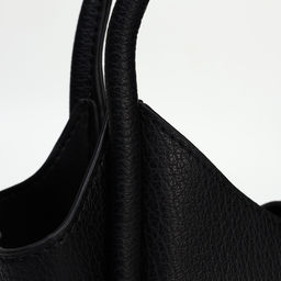 Сумка женская тоут на клапане, с косметичкой, 17×11×22 см, однотонная, чёрная