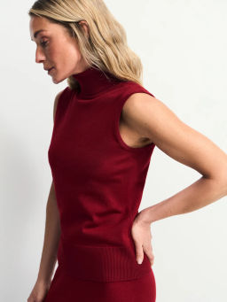 Топ без рукавов с воротником стойкой / Zarina