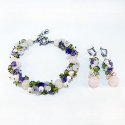 Комплект из розового кварца, аметиста, жемчуга и хризолита - браслет 22 см и серьги 5,5 см
