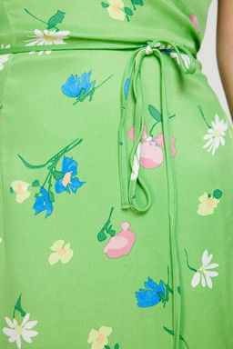 Yesil Cicekli A Kesim Derin V Yaka Saten Mini Dokuma Elbise TWOSS24EL00161