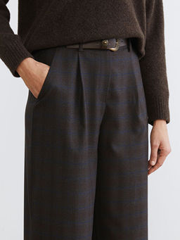 Standart Fit Ekose Kad?n Pileli Pantolon