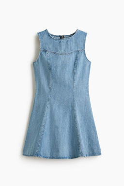 Vestido denim con falda acampanada