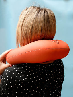 Подголовник антистресс Hugme toys Какашка