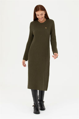 Женское трикотажное платье цвета хаки
