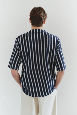 TRENDYOL MAN Limited Edition Lacivert Cizgili Triko Gorunumlu Polo Yaka T-shirt TMNSS25PO00011 - Trendyolmilla фото 2