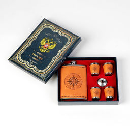 Подарочный набор Компас: фляжка 270 мл, 4 стопки, воронка