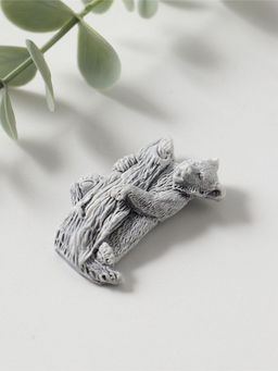 Магнит "Медведь на дереве" (барельеф), 5см