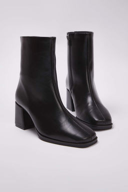 Siyah Kare Burun Blok Topuklu Kad?n Bot
TAKAW26BO00069