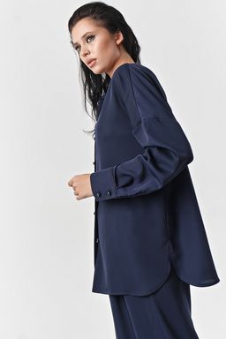 Костюм нарядный из струящейся атласной ткани темно-синий