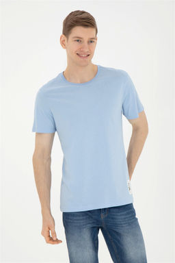 Мужская голубая футболка