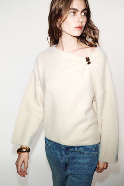 KNIT JUMPER WITH BROOCH - Zara фото 6