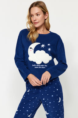 Trendyolmilla Lacivert Galaksi Desenli Polar K?sl?k Orme Pijama Tak?m? THMAW24PT00027