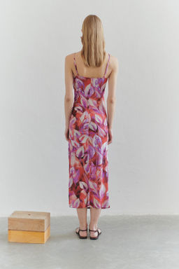 Trendyolmilla Limited Edition Bask?l? Degaje Yaka Cut Out Detayl? Ask?l? Esnek Maxi Orme Elbise TWOSS25EL00478  фото 2