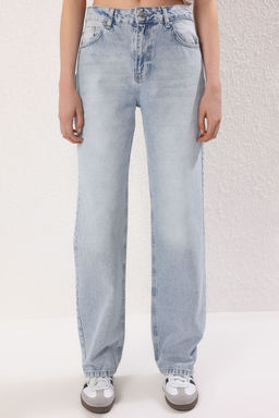 Trendyolmilla Ac?k Mavi More Sustainable Kurdele/Fiyonk Nak?s Detayl? Dusuk Bel Wide Leg Jeans TWOSS25JE00233  фото 3