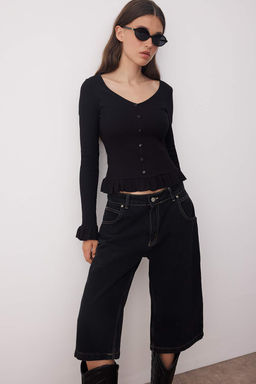 Siyah V Yaka Etegi F?rf?rl? Fitted/Vucuda Oturan Dugmeli Orme Bluz TWOAW26BZ00100