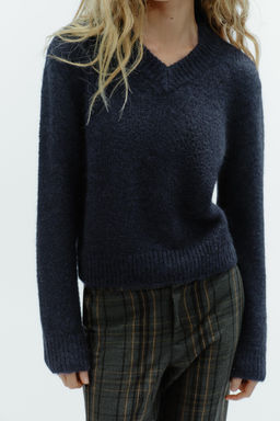 WOOL AND ALPACA V-NECK JUMPER