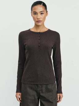 Лонгслив в рубчик с застежкой на груди / Zarina  фото 4