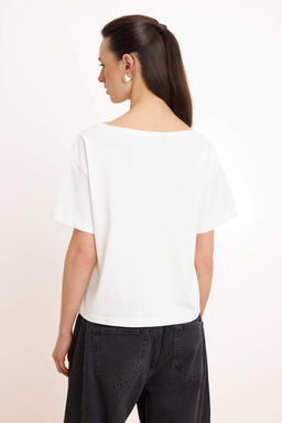 Ekru Slogan Relaxed Asimetrik Yaka Dusuk Kol K?sa Kollu Tok %100 Pamuk Orme Bluz TWOSS26BZ00517 - Trendyolmilla фото 4