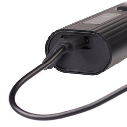 Фонарь передний COMIRON OKO700 корпус: авиационный алюминий 6063, IP67; свет: 2 XPG, 700lm; аккум: 3.7V 4000 mAh, USB; POWER BANK. /уп 50/ - Галеонтрейд фото 5