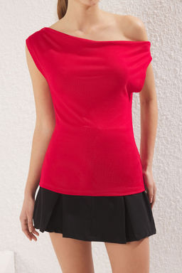 K?rm?z? Duz Kay?k Yaka Fitted Viskoz/Yumusak Kumasl? Esnek Orme Orme Bluz TWOSS24BZ00090