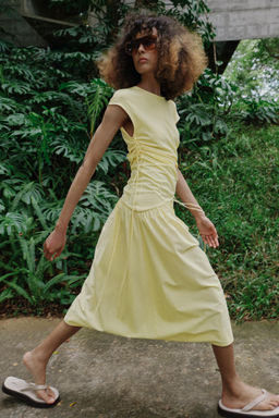 VESTIDO ASIM?TRICO FRUNCES / Amarillo - Zara фото 3