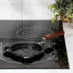 Сковорода Доляна «Мишка», d=14 см, пластиковая ручка, антипригарное покрытие, цвет чёрный