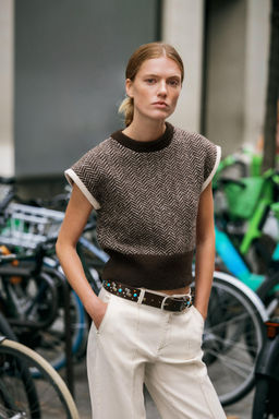 CABLE KNIT WAISTCOAT TOP