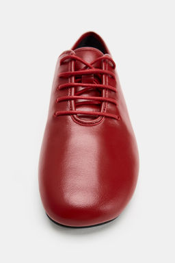 ZAPATO PLANO PIEL CORDONES / Rojo - Zara фото 3