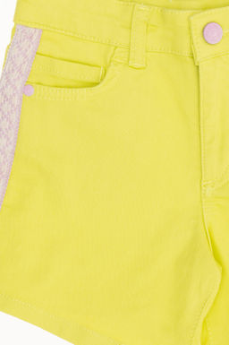 Девушка в неоново-желтых бермудских шортах - U.s. polo assn фото 3