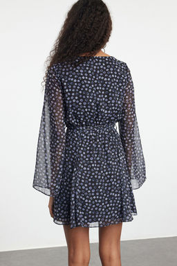TRENDYOLMILLA Cok Renkli Cicek Desenli Etegi Belden Ac?lan Mini Astarl? Dokuma Sifon Elbise TWOAW25EL00178  фото 5