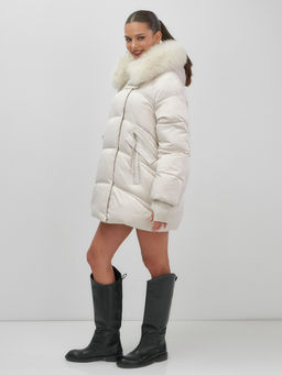 Куртка зимняя женская с мехом и капюшоном тренд бежевого цвета 7737B - Visdeer фото 14