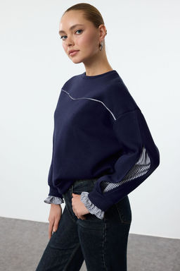 TRENDYOLMILLA Gri Melanj Dokuma Detayl? Relaxed/Rahat Kal?p Kal?n Ici Polarl? Orme Sweatshirt TWOAW25SW00079
