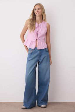 Trendyolmilla Mavi Cizgili Onden Baglama Detayl? Kolsuz Dokuma Bluz TWOSS24BZ00651