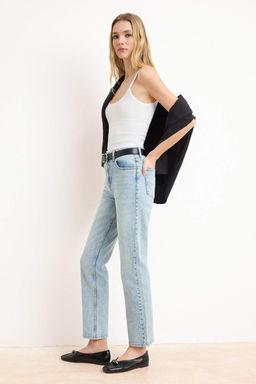 Koyu Mavi Yuksek Bel Az Esnek Mom Jeans TWOSS26JE00113 - Trendyolmilla фото 6