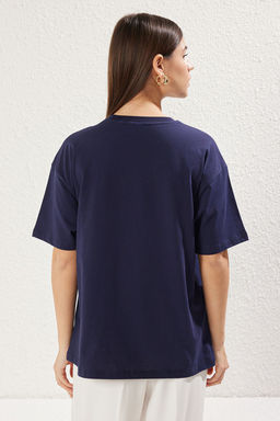 TRENDYOLMILLA Haki Aksesuar Detayl? Oversize/Genis Kal?p Orme T-Shirt TWOSS25TS00045