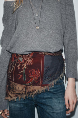 FRINGED PRINTED BANDANA