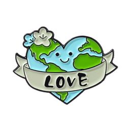 Металлический значок Love Earth
