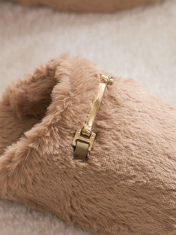 Pel?? Kad?n Ev Terli?i