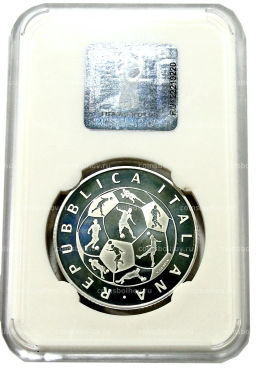 Монета 10 евро 2018 года Италия Чемпионат мира по футболу 2018, Россия (в слабе)