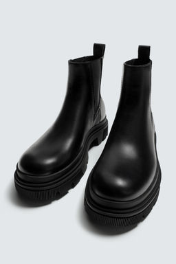 CHUNKY CHELSEA BOOTS