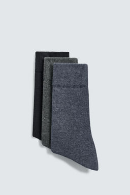 3-PACK OF STRUCTURED SOCKS