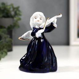 Фигурка керамика под фарфор Ангелочек со скрипкой, кобальт, 12.5?10?8 см