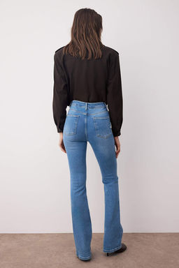 TRENDYOLMILLA Siyah More Sustainable Yuksek Bel Flare Jeans TWOSS23JE00063  фото 4