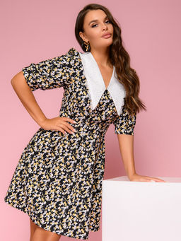 Платье черное с цветочным принтом, рукавами фонарик и кружевным воротником