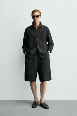 BERMUDA FLUIDA JACQUARD RAYAS / Negro