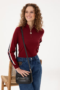 Женская черная сумка через плечо из крокодиловой кожи