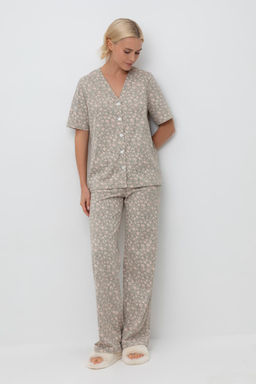 Е 20153/пыльно-оливковый,полевые цветы пижама жен