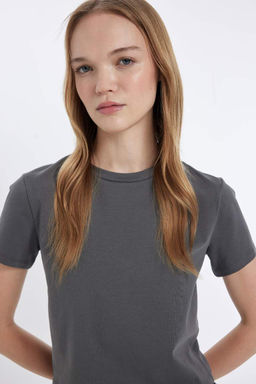 Классная однотонная футболка с круглым вырезом и короткими рукавами - Defacto фото 4