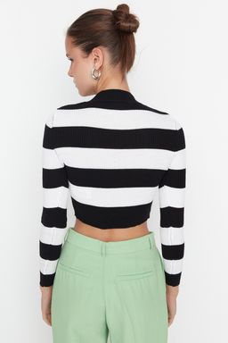 TRENDYOLMILLA Siyah Crop Pamuklu Cizgili Triko Kazak TWOAW20KZ0255